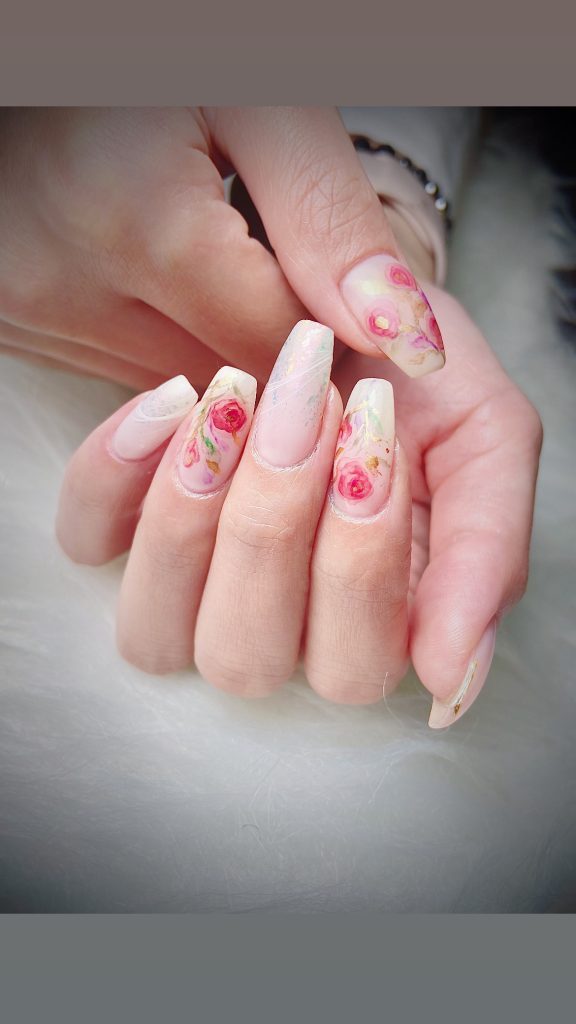 Y2 雲藝日式美甲美睫，提供專業手部深層保養與日式精緻凝膠美甲，環境明亮舒適，近中壢環中東路